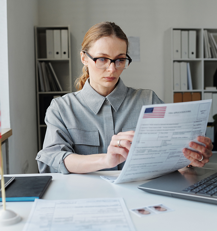 Woman Working With Papers In Embassy F5W47R7